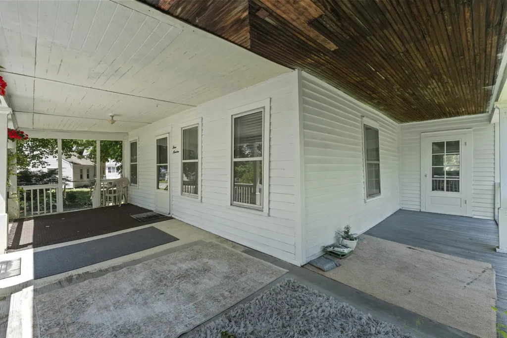 319 S 5th Street Niles City MI 49120