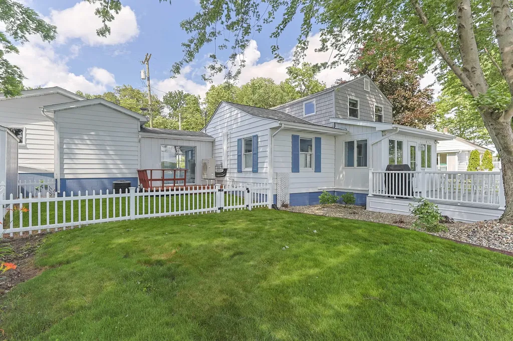 27061 Curtis Drive Ontwa Township MI 49112