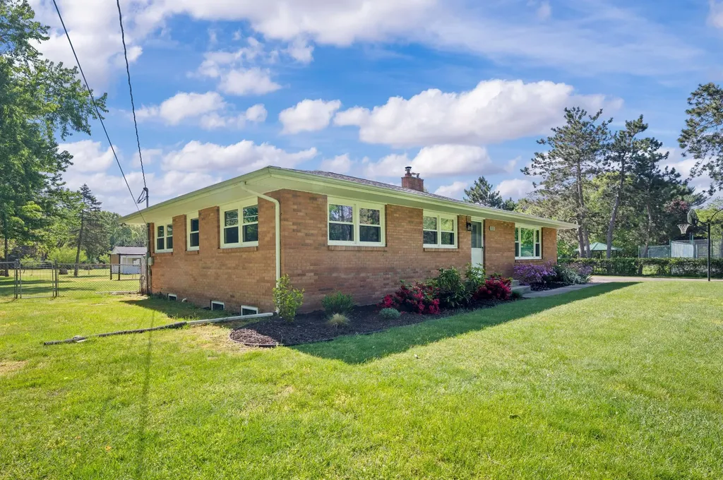 2225 Maple Path Shoreham Village MI 49085