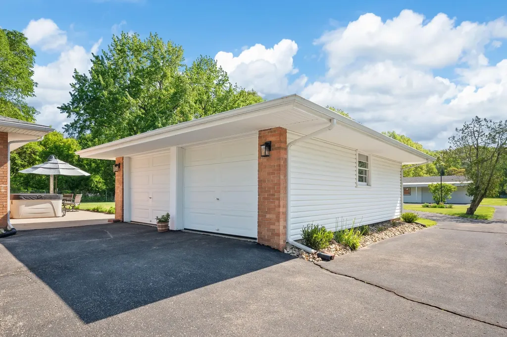 2225 Maple Path Shoreham Village MI 49085