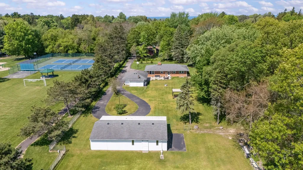 2225 Maple Path Shoreham Village MI 49085