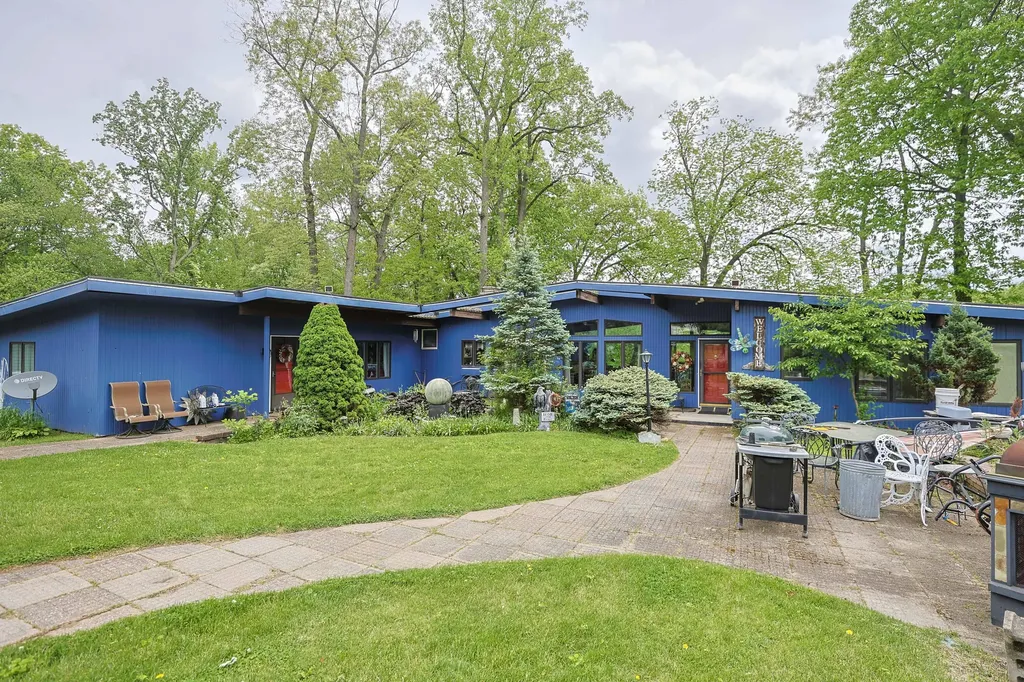 1905 Champlain Drive Bertrand Township MI 49120