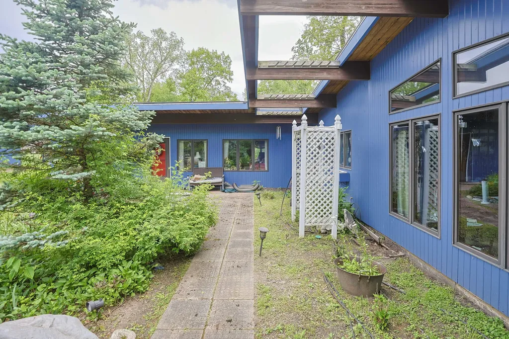 1905 Champlain Drive Bertrand Township MI 49120