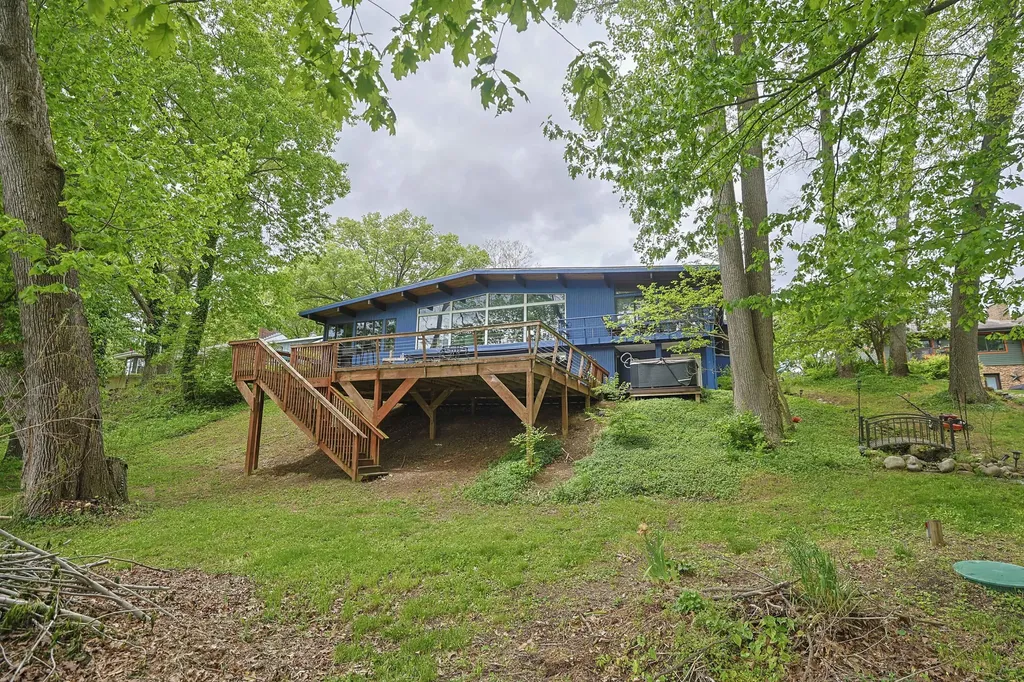1905 Champlain Drive Bertrand Township MI 49120