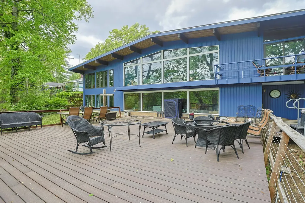1905 Champlain Drive Bertrand Township MI 49120