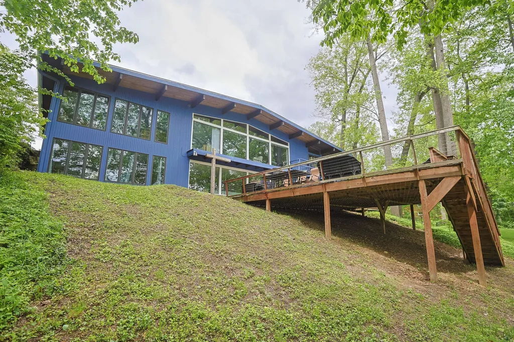 1905 Champlain Drive Bertrand Township MI 49120