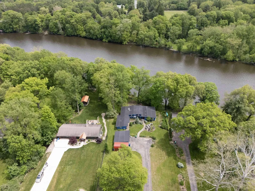 1905 Champlain Drive Bertrand Township MI 49120