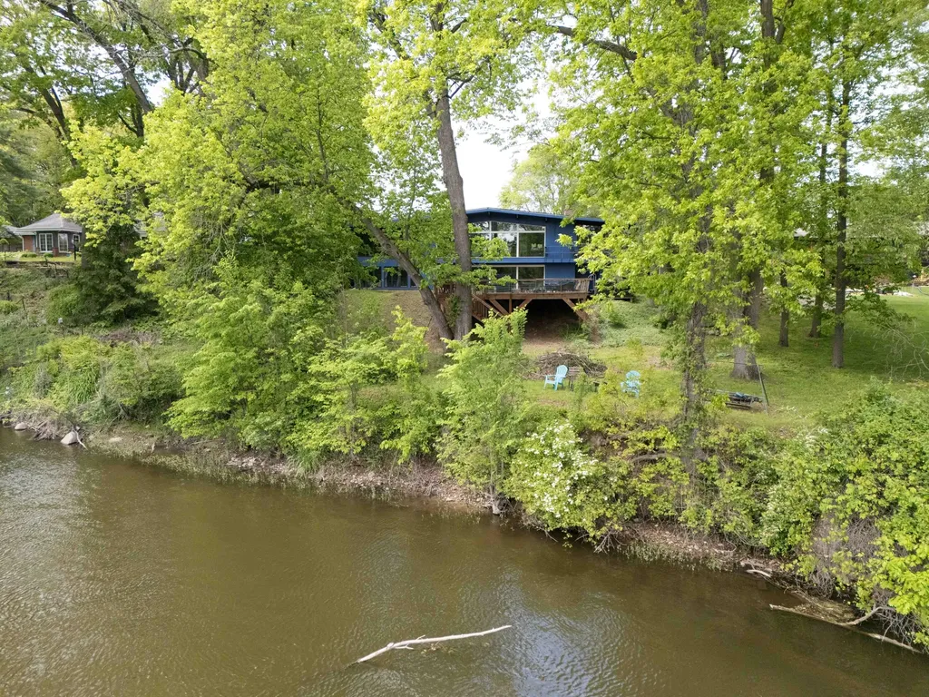 1905 Champlain Drive Bertrand Township MI 49120