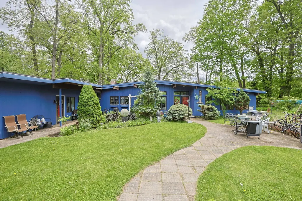 1905 Champlain Drive Bertrand Township MI 49120