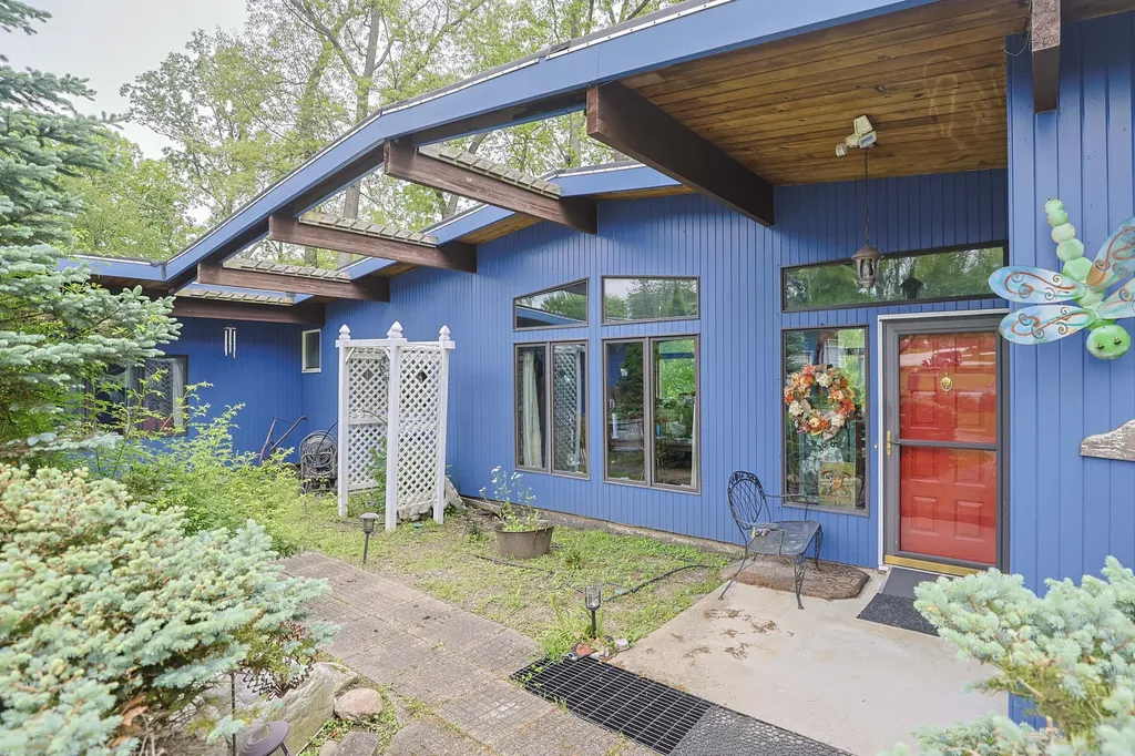 1905 Champlain Drive Bertrand Township MI 49120