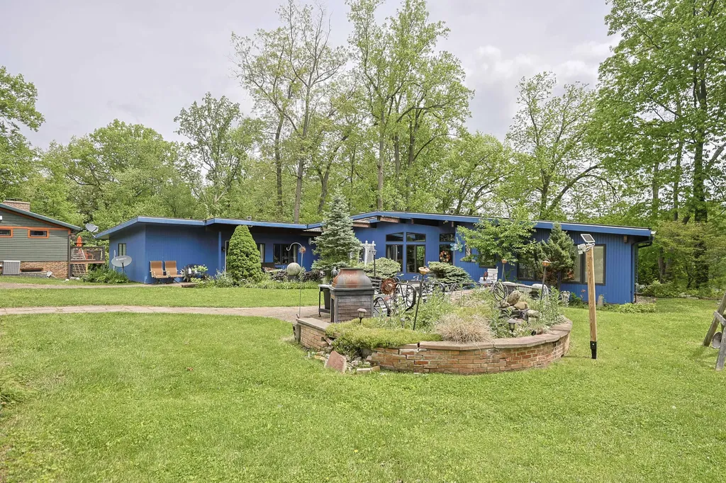 1905 Champlain Drive Bertrand Township MI 49120