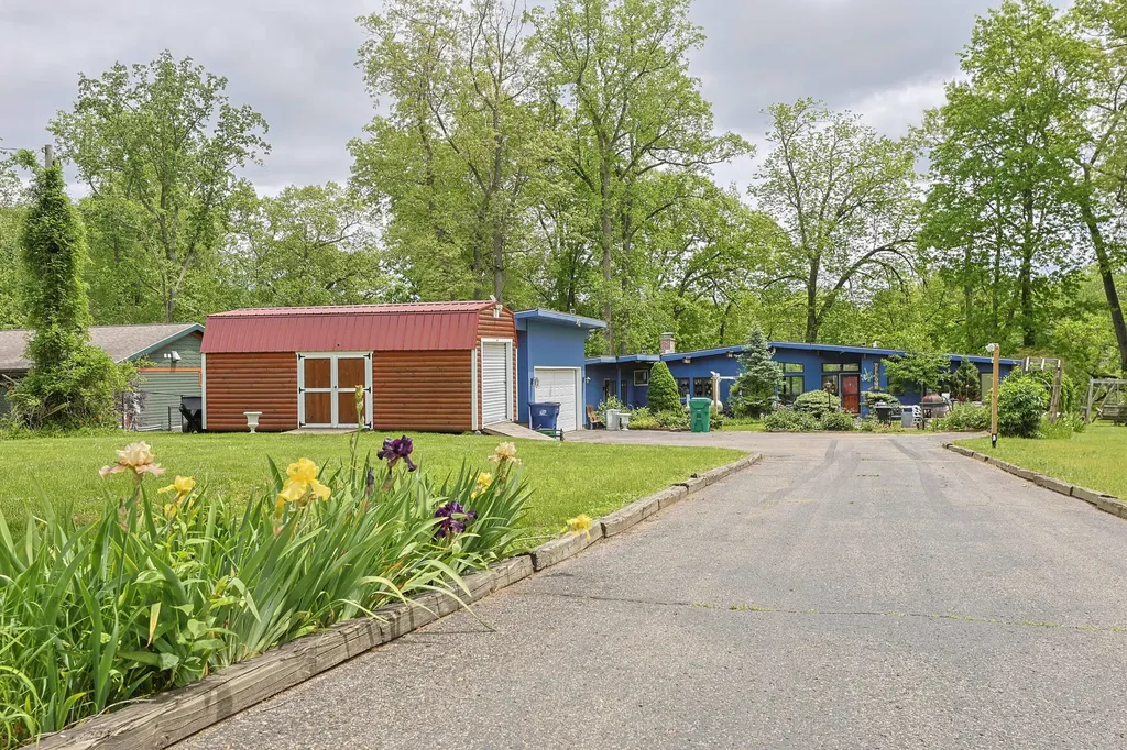 1905 Champlain Drive Bertrand Township MI 49120