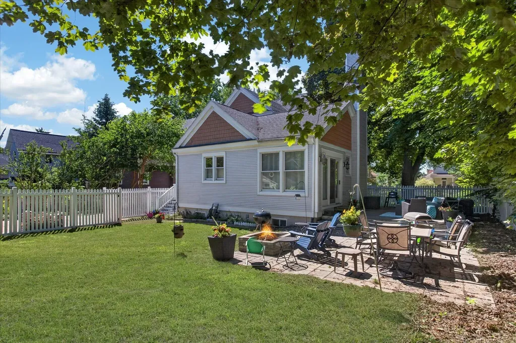 831 Wisconsin Avenue St. Joseph City MI 49085