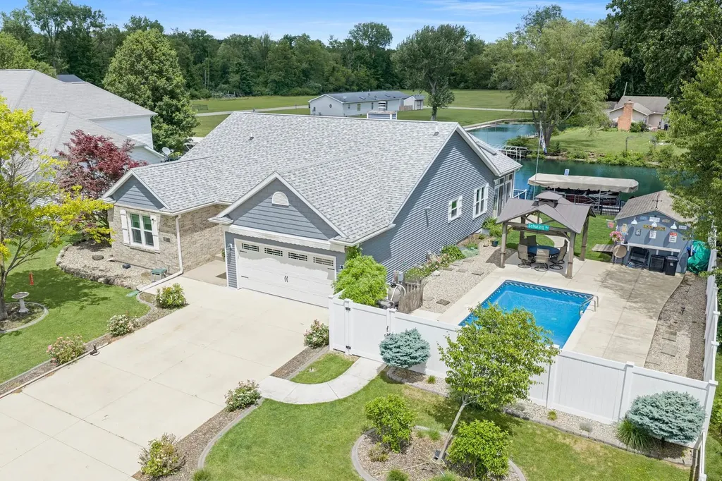 68271 Eagle Lake Road Ontwa Township MI 49112