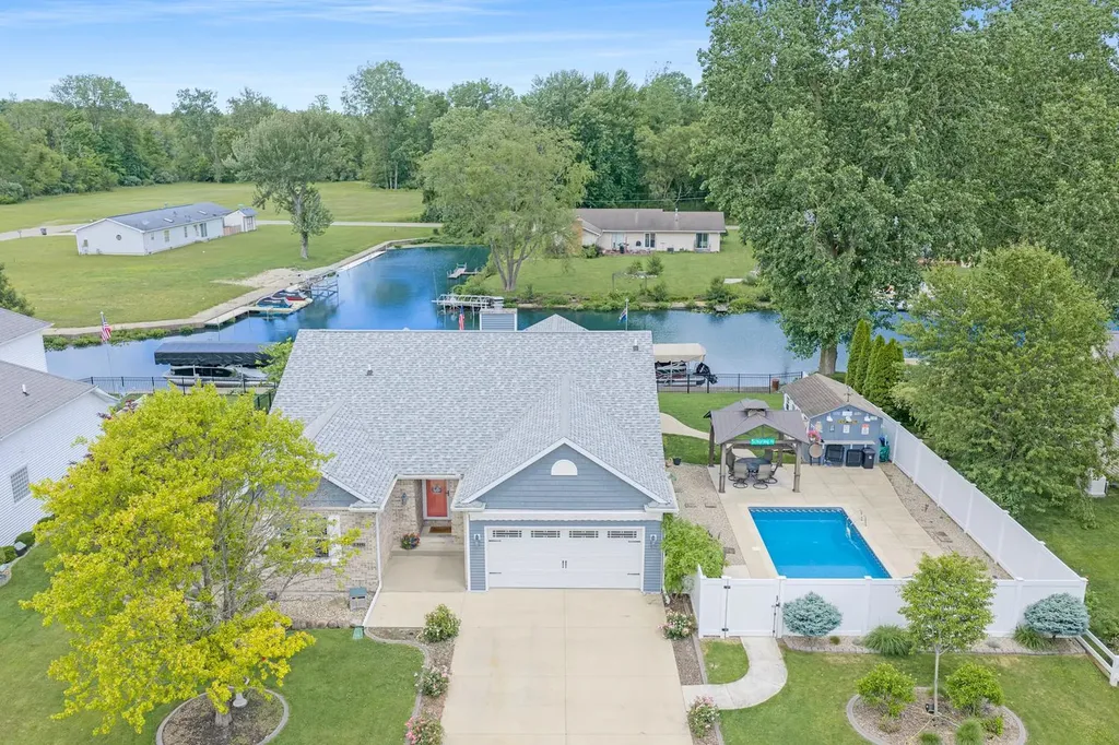 68271 Eagle Lake Road Ontwa Township MI 49112