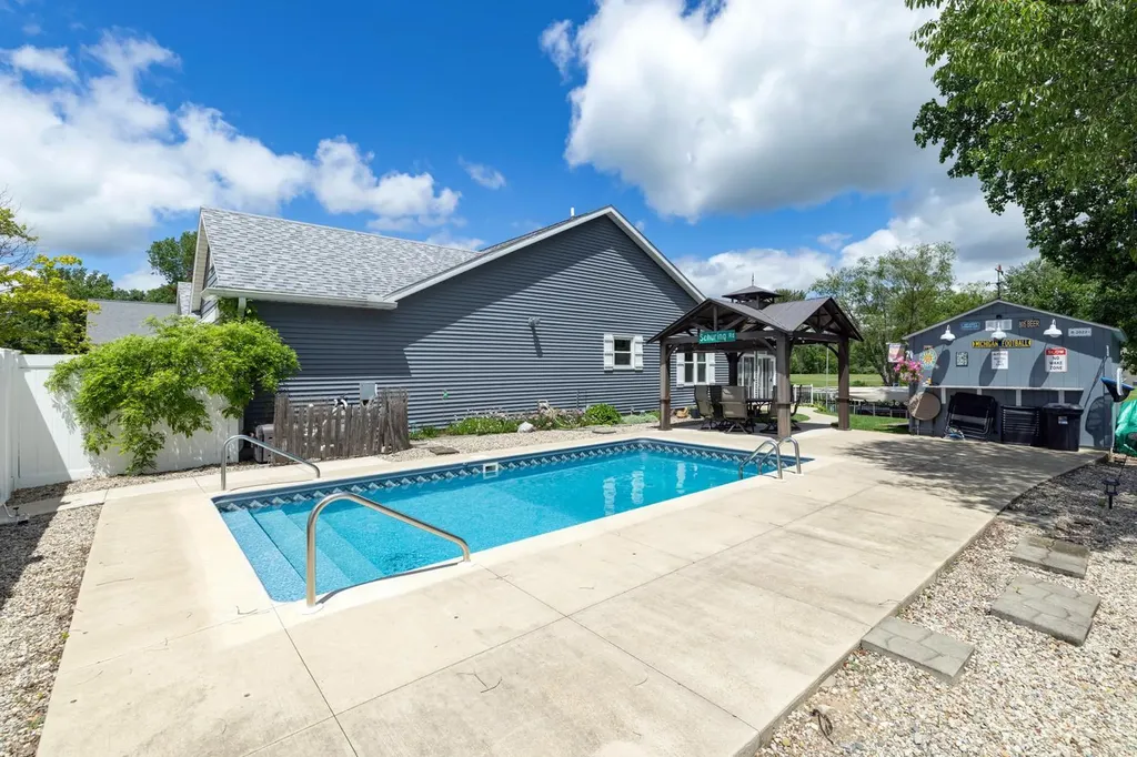 68271 Eagle Lake Road Ontwa Township MI 49112