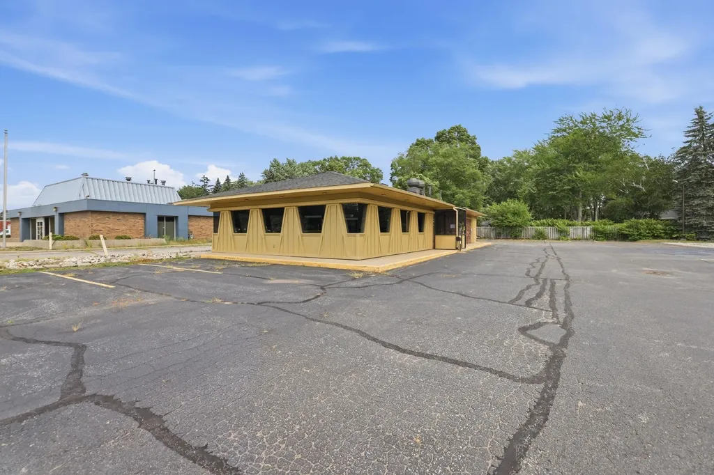 4318 Grand Haven Road Norton Shores City MI 49441