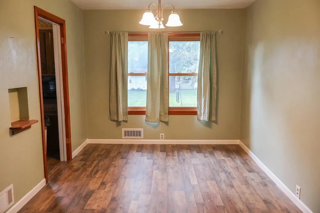 114 E Southeastern Avenue E Galien Village MI 49113