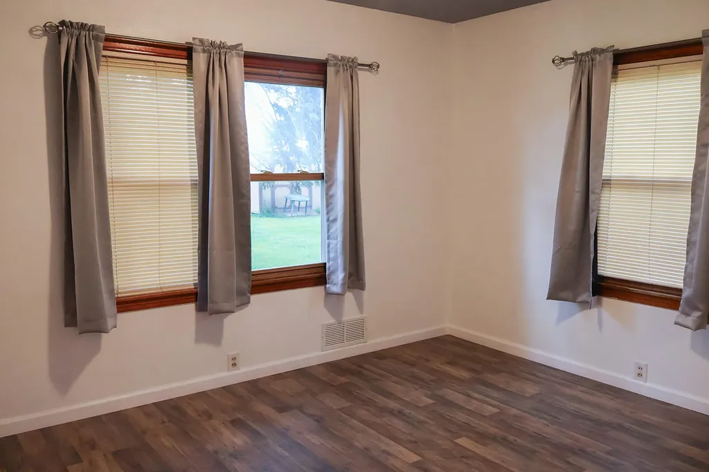 114 E Southeastern Avenue E Galien Village MI 49113