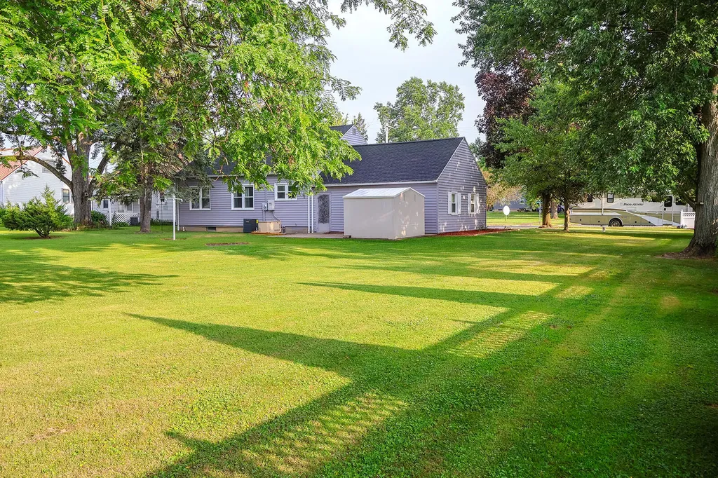 114 E Southeastern Avenue E Galien Village MI 49113