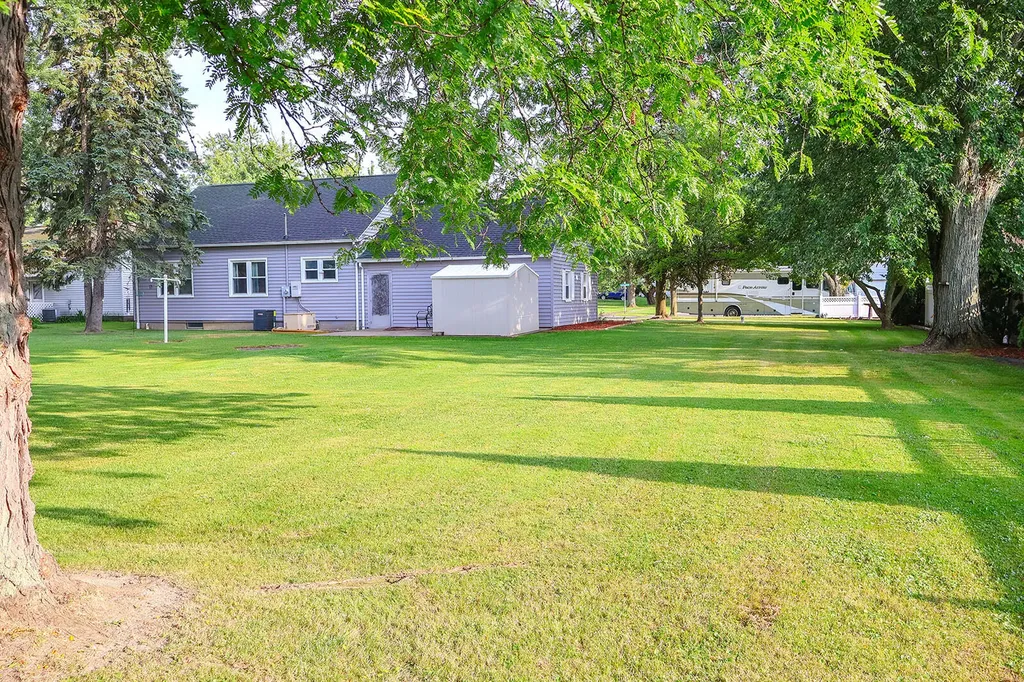 114 E Southeastern Avenue E Galien Village MI 49113