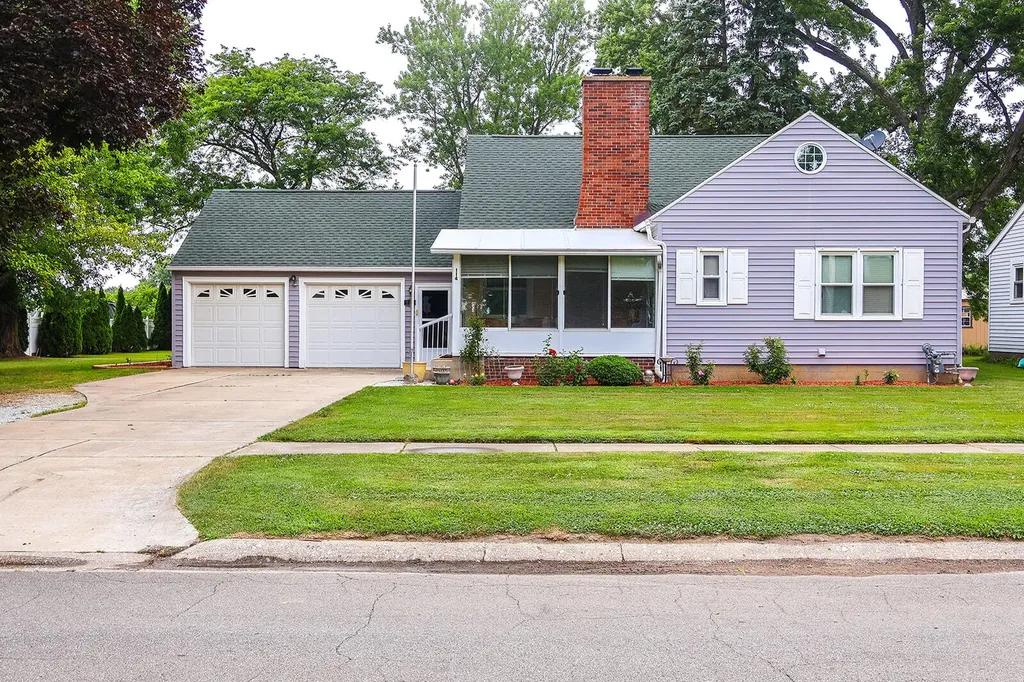 114 E Southeastern Avenue E Galien Village MI 49113