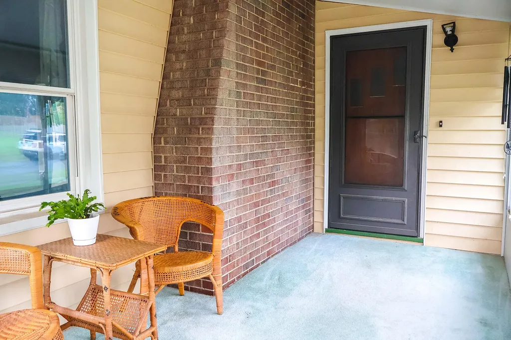 114 E Southeastern Avenue E Galien Village MI 49113