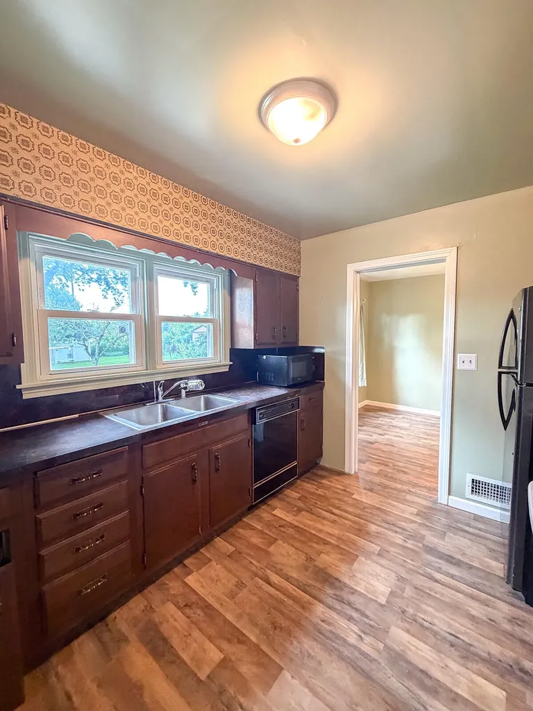114 E Southeastern Avenue E Galien Village MI 49113