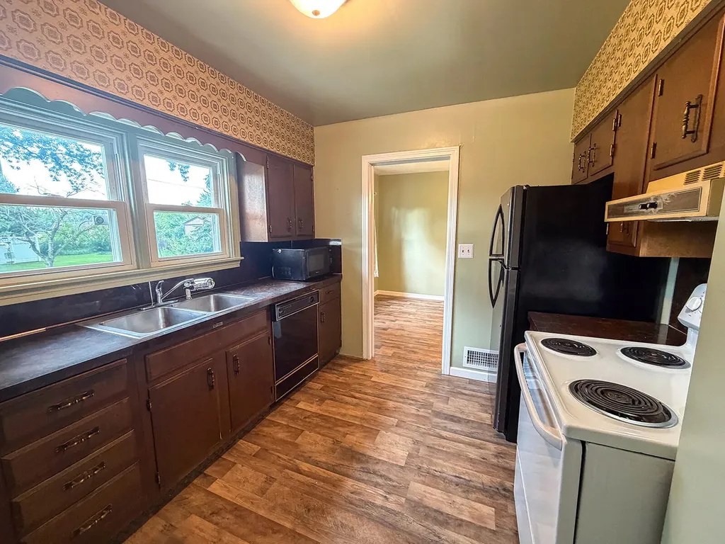 114 E Southeastern Avenue E Galien Village MI 49113