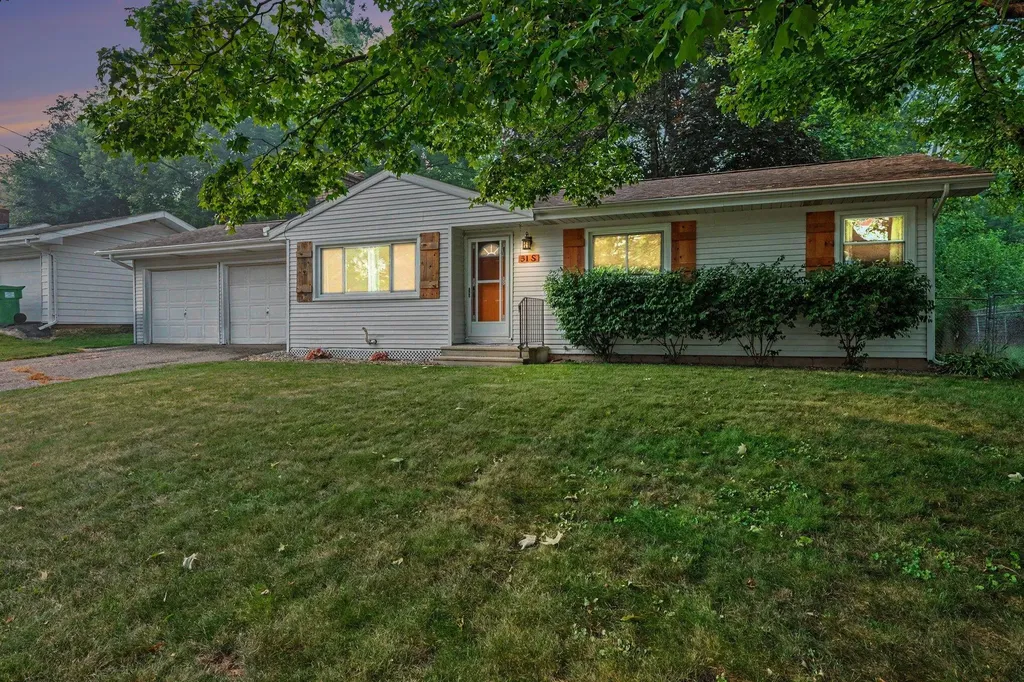 31 S New Moon Terrace S Springfield City MI 49037