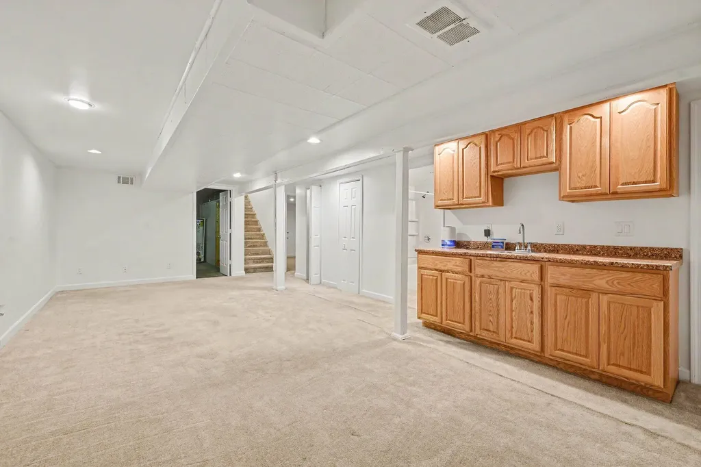 31 S New Moon Terrace S Springfield City MI 49037