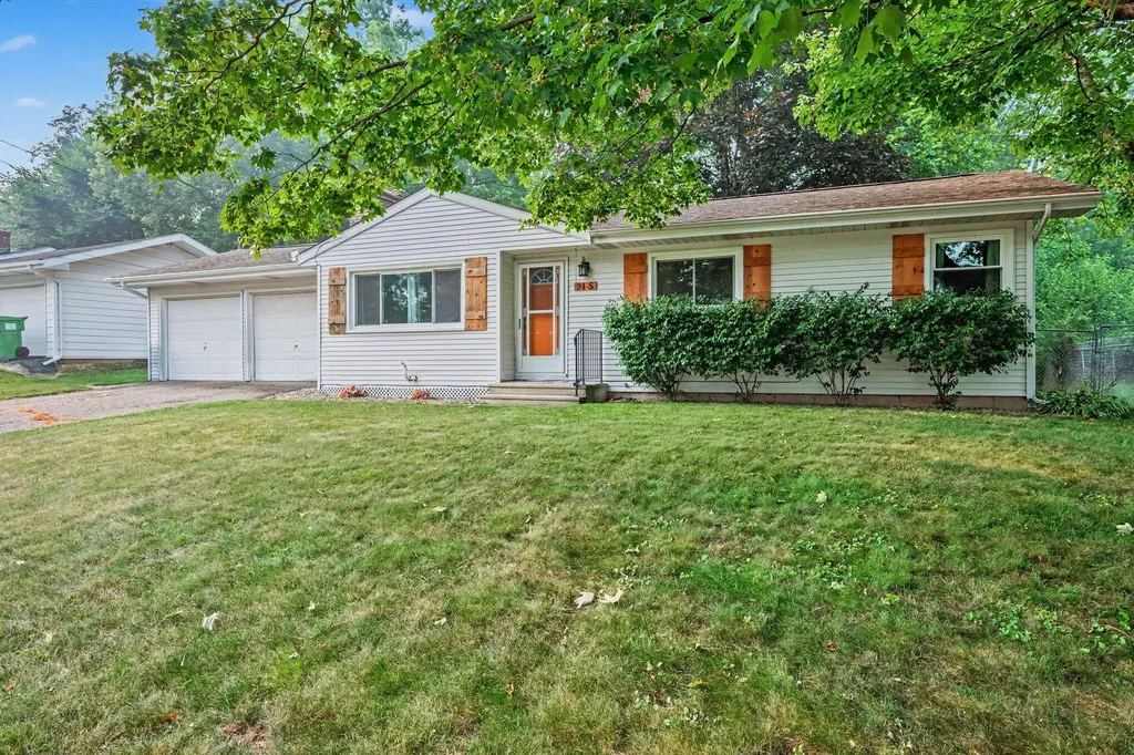 31 S New Moon Terrace S Springfield City MI 49037