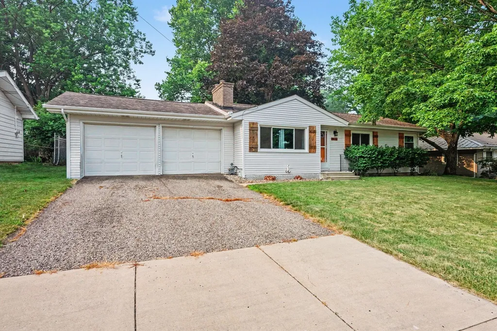 31 S New Moon Terrace S Springfield City MI 49037