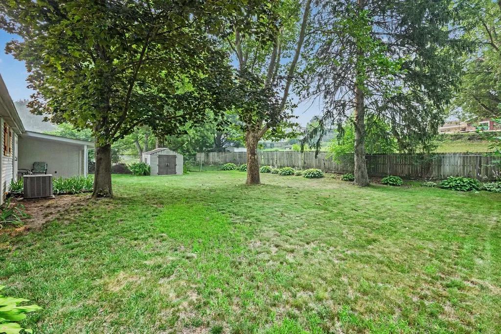 31 S New Moon Terrace S Springfield City MI 49037