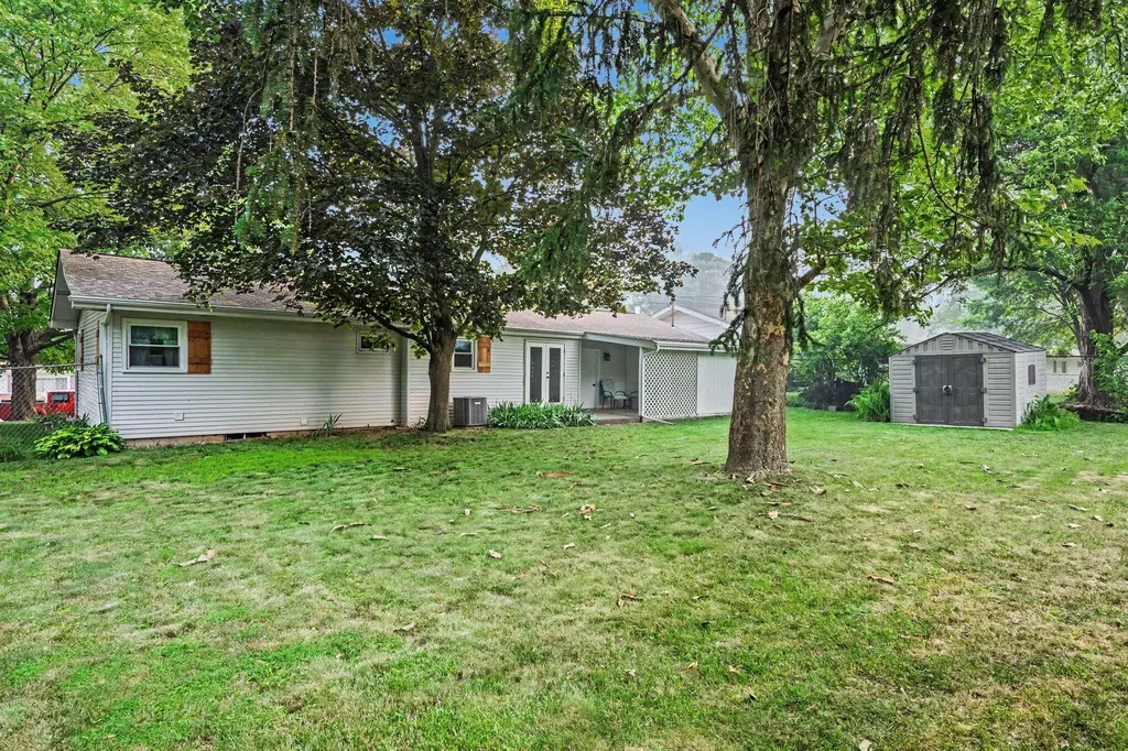 31 S New Moon Terrace S Springfield City MI 49037