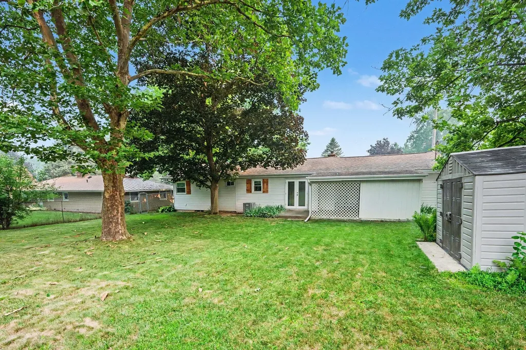 31 S New Moon Terrace S Springfield City MI 49037
