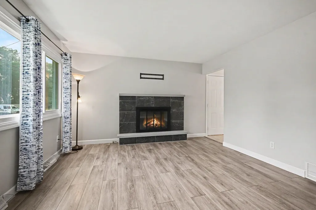31 S New Moon Terrace S Springfield City MI 49037