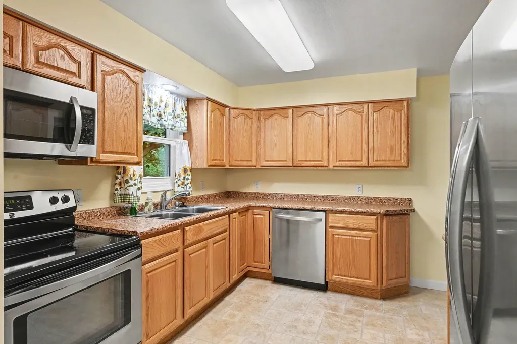 31 S New Moon Terrace S Springfield City MI 49037