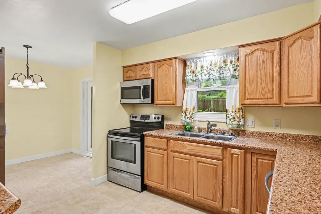 31 S New Moon Terrace S Springfield City MI 49037