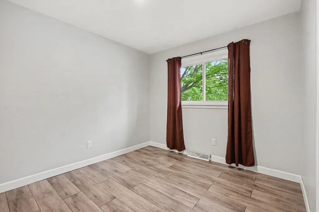 31 S New Moon Terrace S Springfield City MI 49037