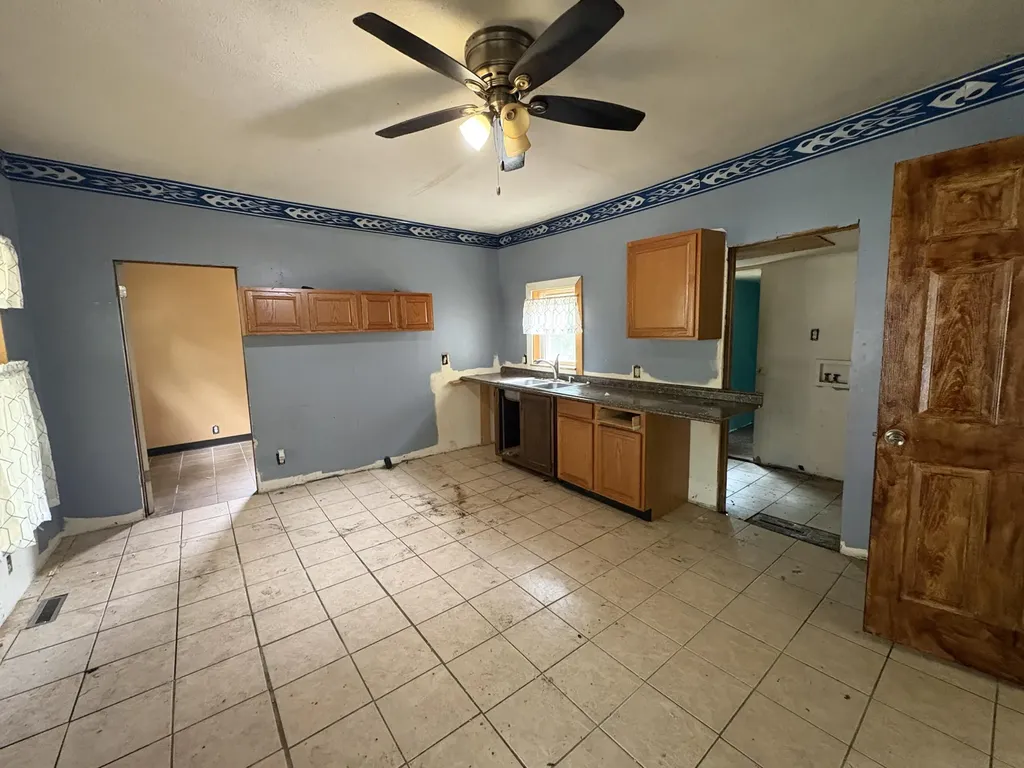 212 W South Street Hartford City MI 49057