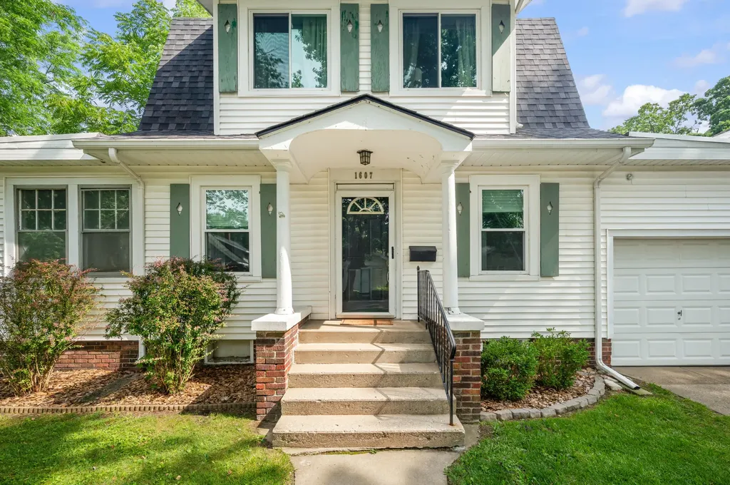 1607 Hickory Street Niles City MI 49120