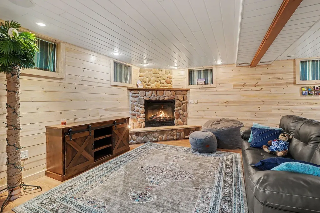 5359 Riverside Drive Hagar Township MI 49038