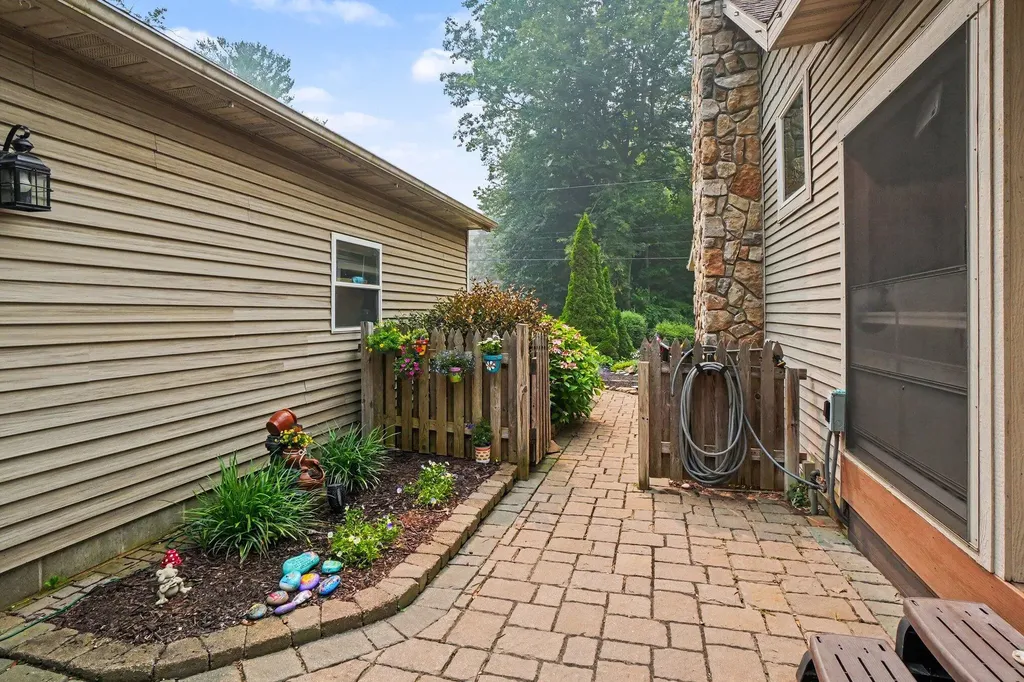 5359 Riverside Drive Hagar Township MI 49038