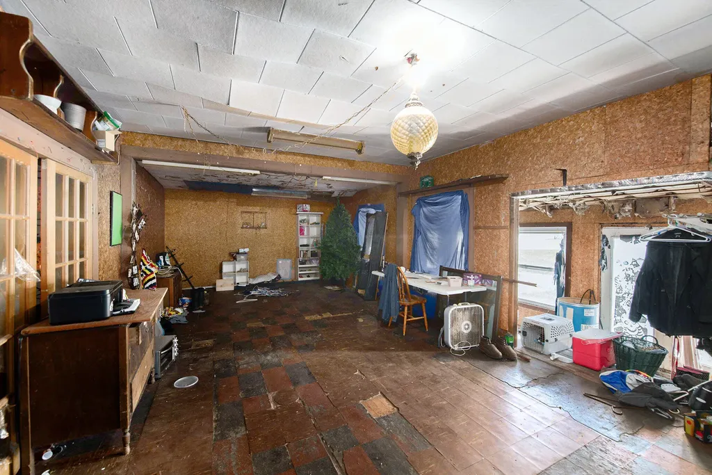 68022 Michigan 43 Geneva Township MI 49090