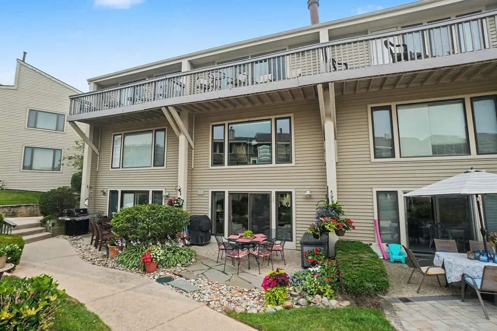 69 North Shore Drive South Haven City MI 49090