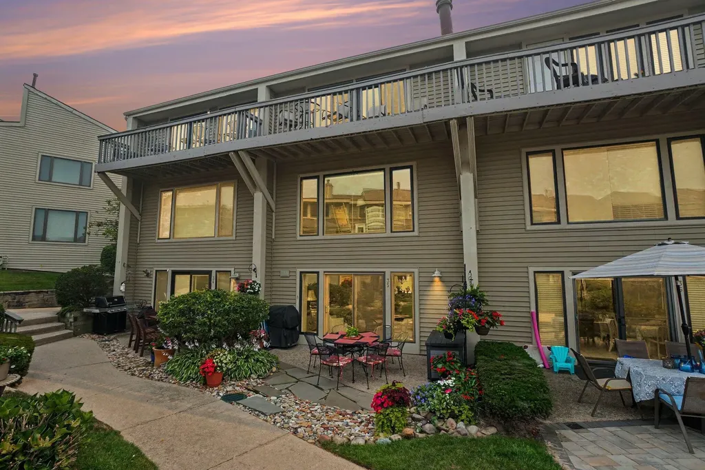 69 North Shore Drive South Haven City MI 49090