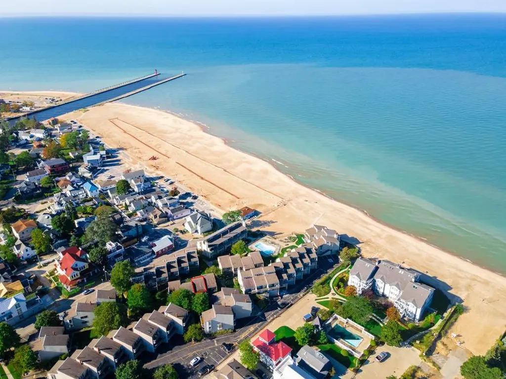 69 North Shore Drive South Haven City MI 49090