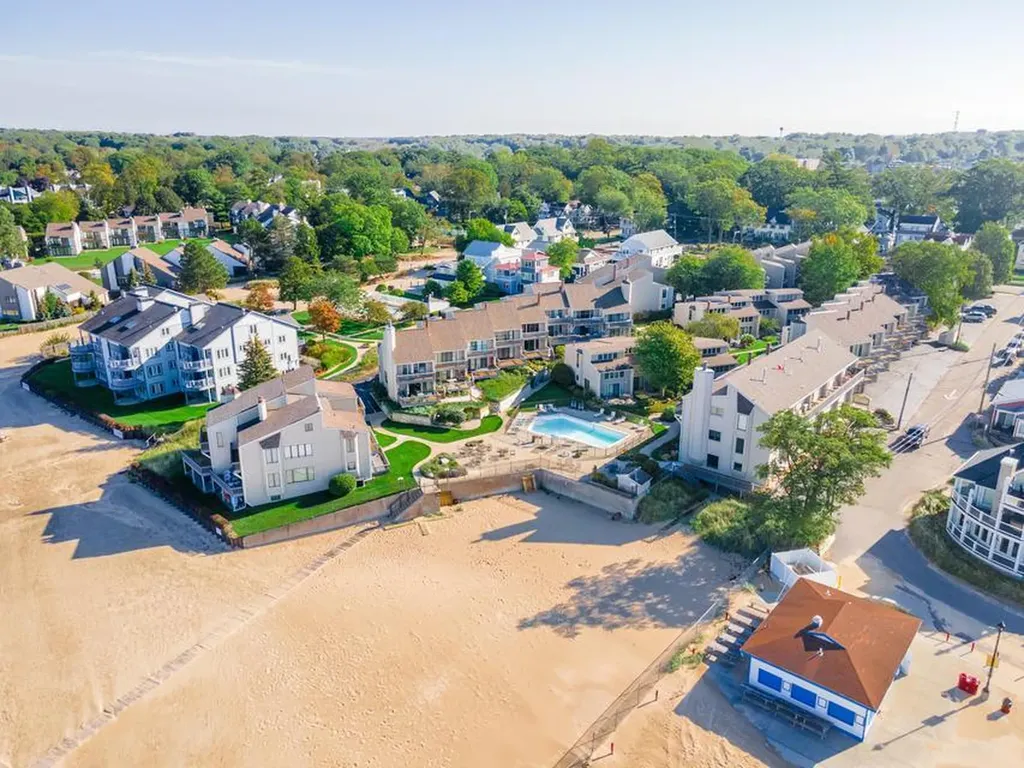 69 North Shore Drive South Haven City MI 49090