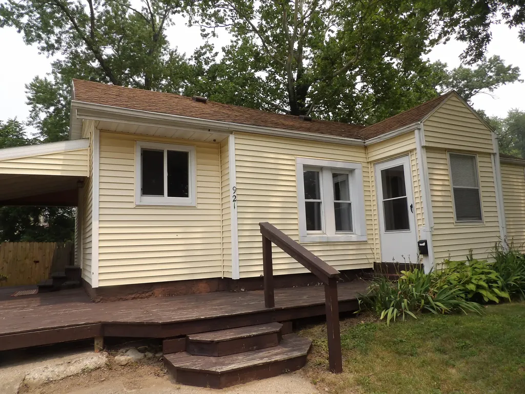 921 Burns Street Niles City MI 49120